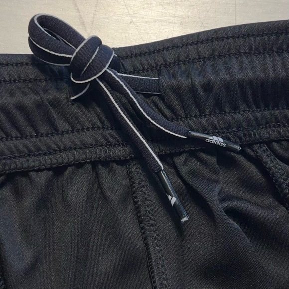 Adidas 3S PES 9" Short in black/gray - Picture 7 of 12